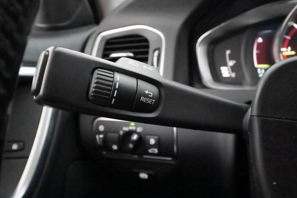 Volvo V60 2015 Valkoinen