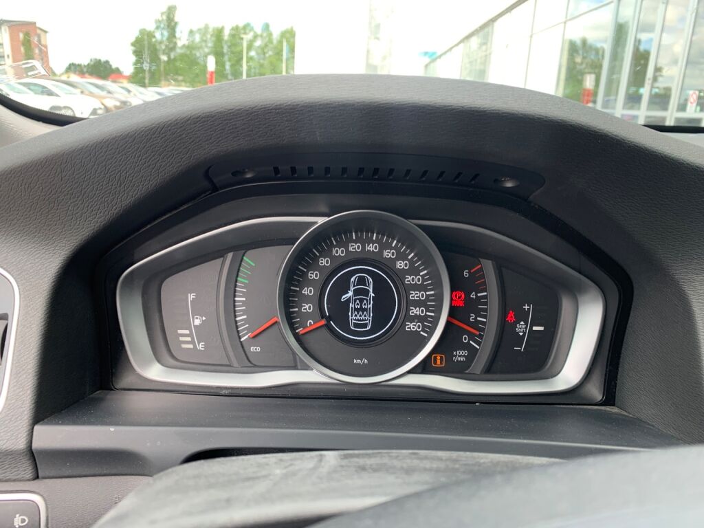 Volvo V60 2015 Musta