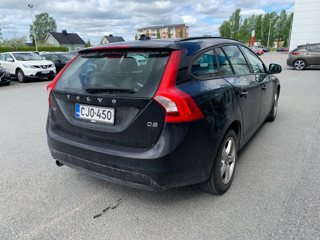 Volvo V60 2015 Musta