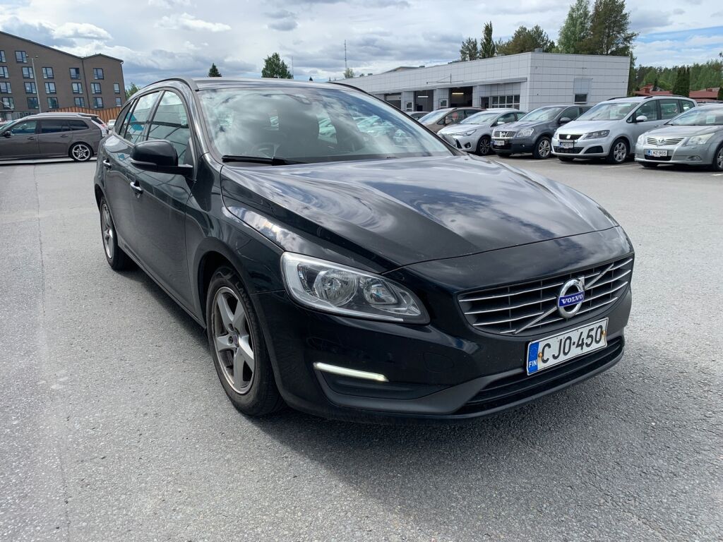 Volvo V60 2015 Musta