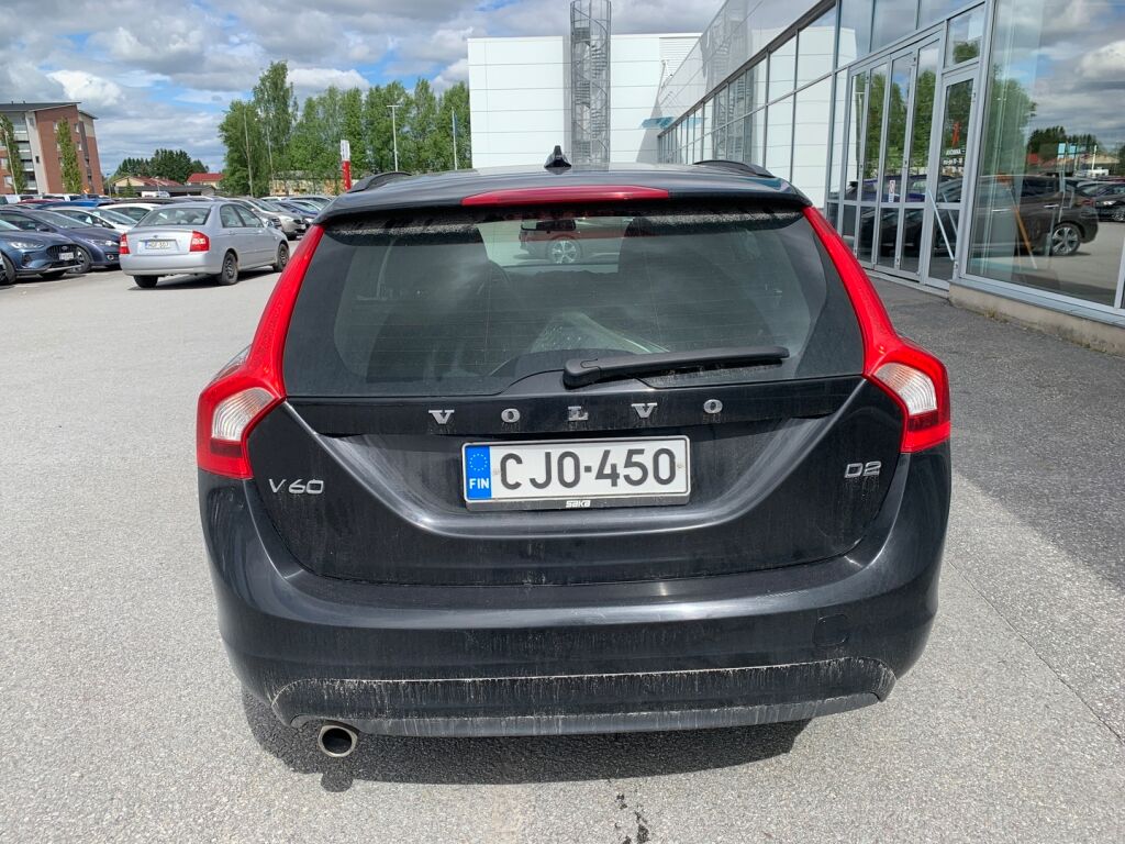 Volvo V60 2015 Musta