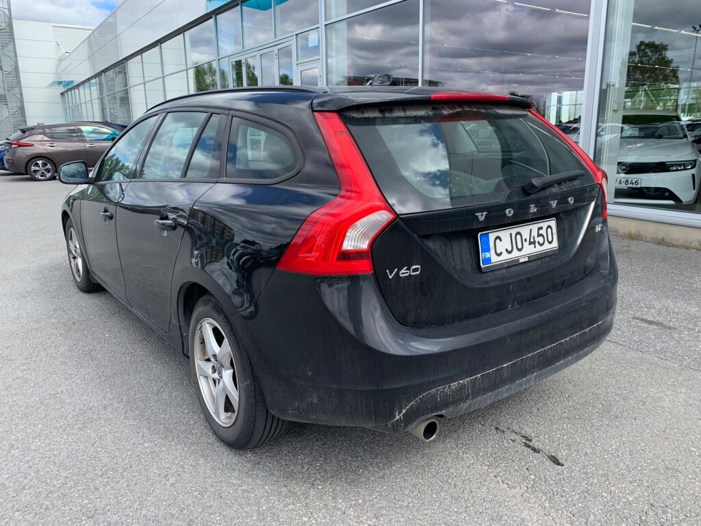 Volvo V60 2015 Musta