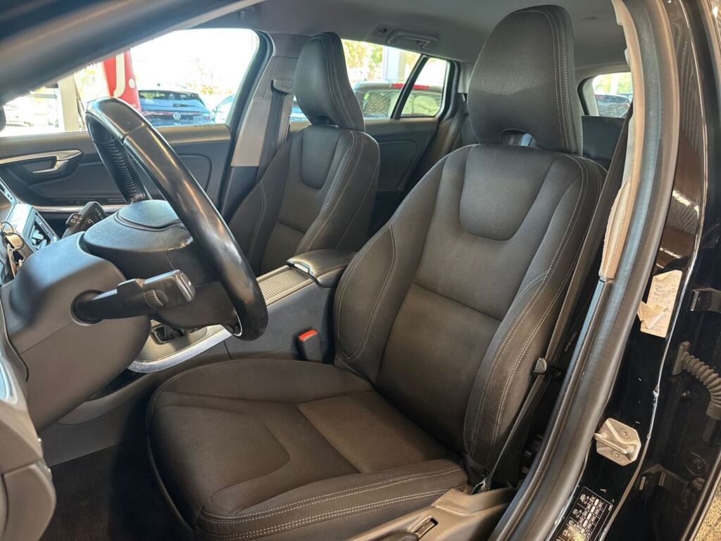 Volvo V60 2015 Musta