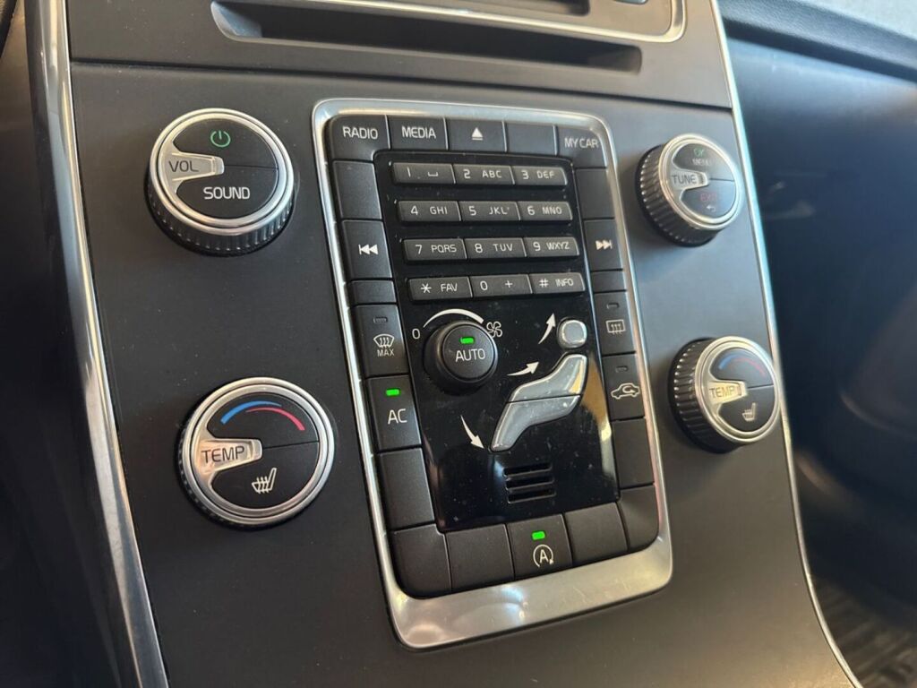 Volvo V60 2015 Musta