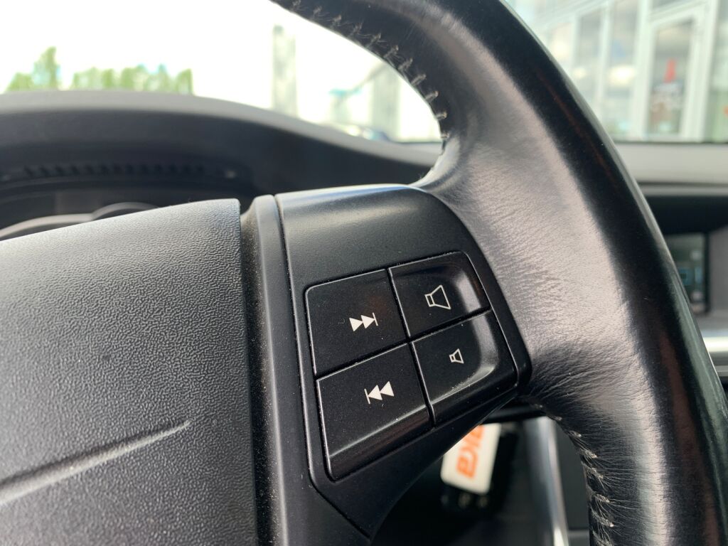 Volvo V60 2015 Musta
