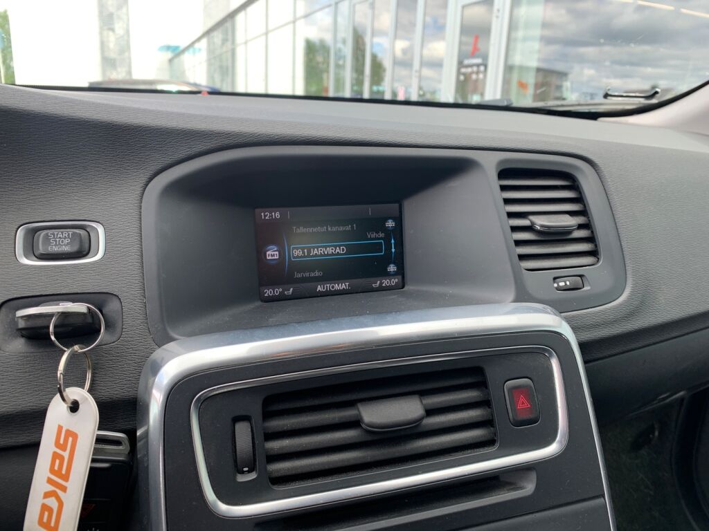 Volvo V60 2015 Musta