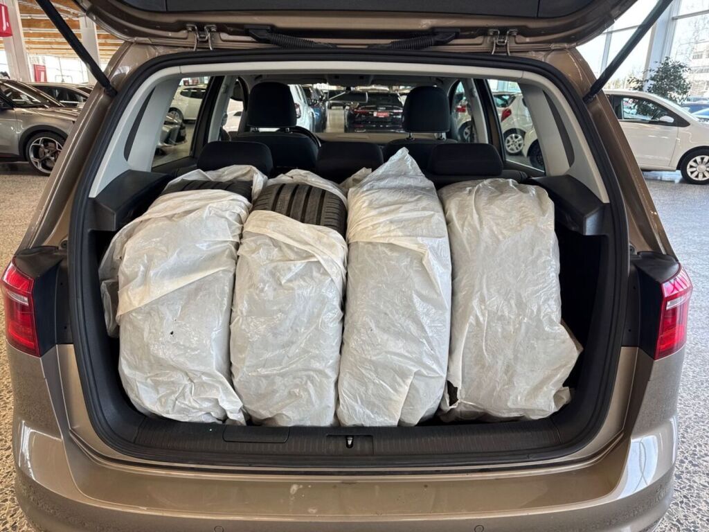 Volkswagen Golf Sportsvan 2015 Ruskea (beige)