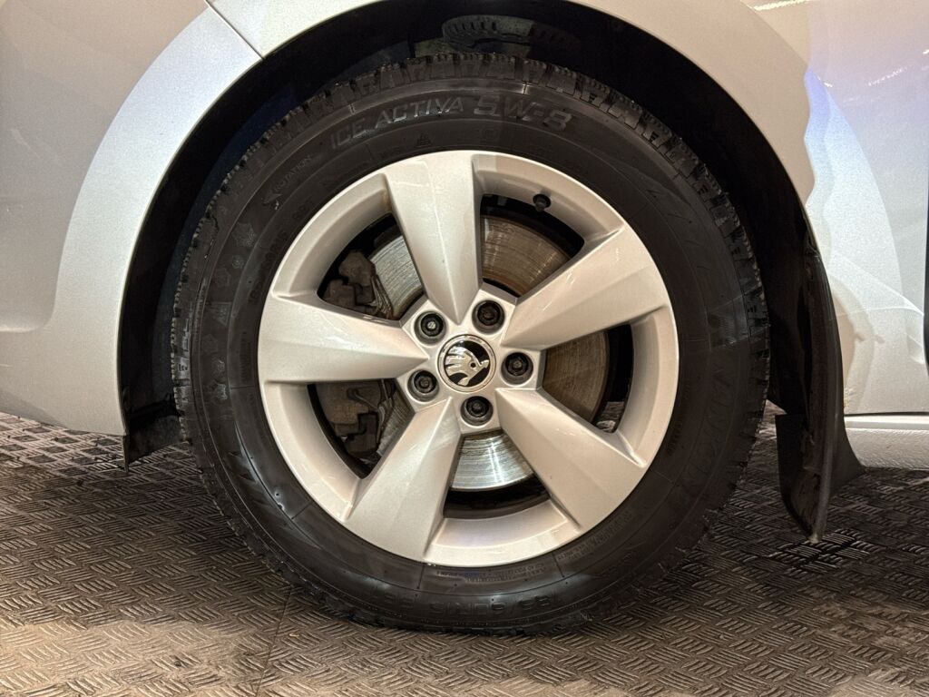 Skoda Rapid 2015 Hopea