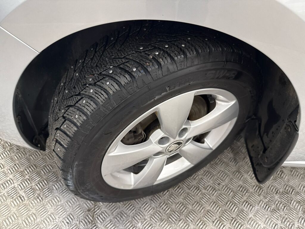 Skoda Rapid 2015 Hopea