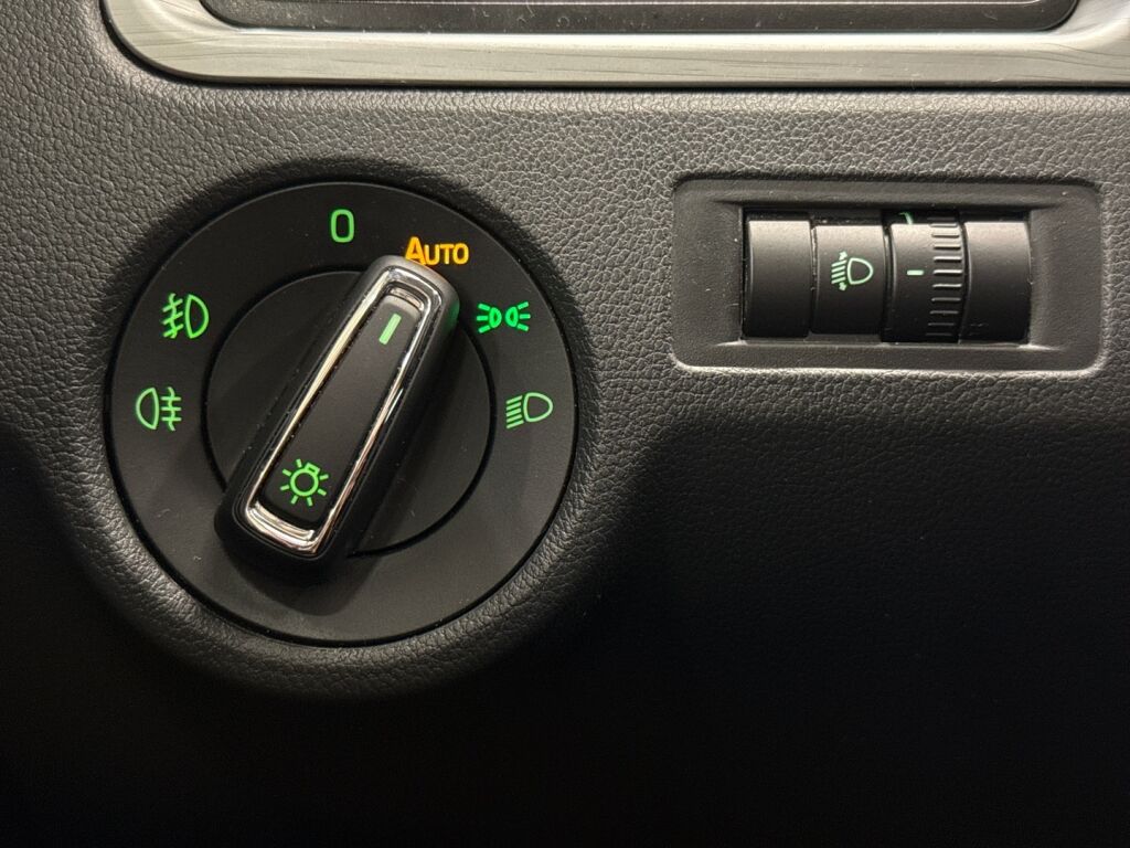 Skoda Rapid 2015 Hopea