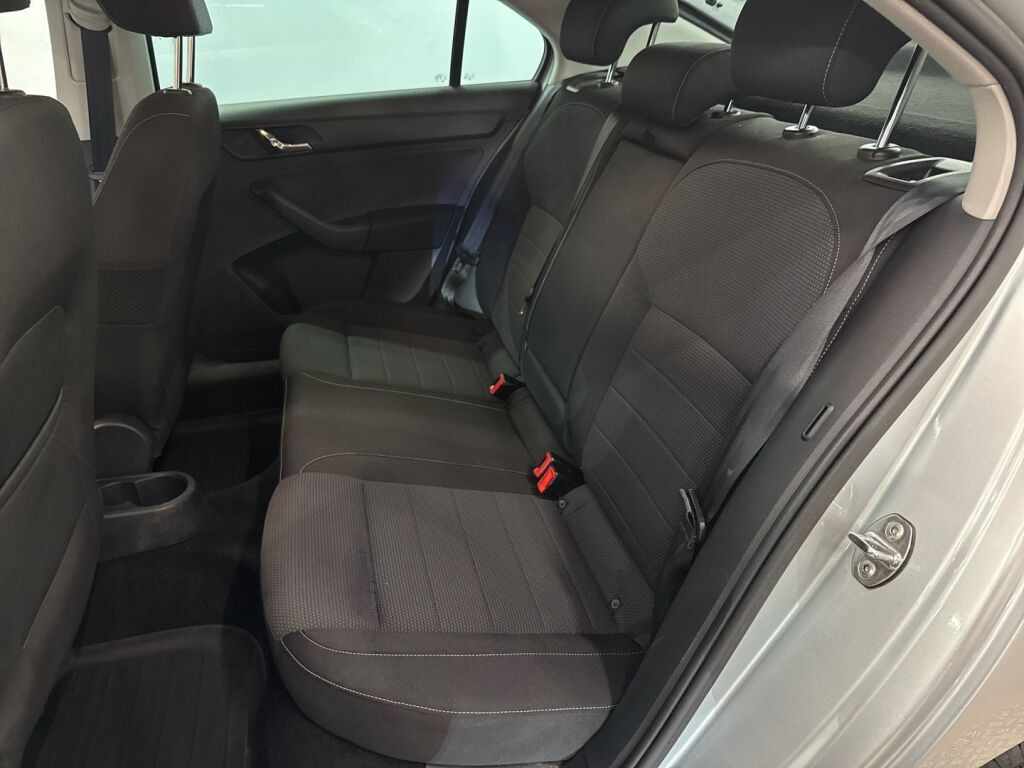 Skoda Rapid 2015 Hopea