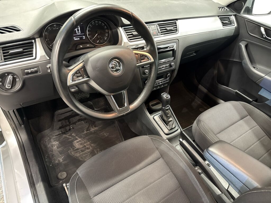 Skoda Rapid 2015 Hopea