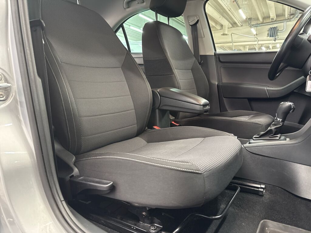 Skoda Rapid 2015 Hopea