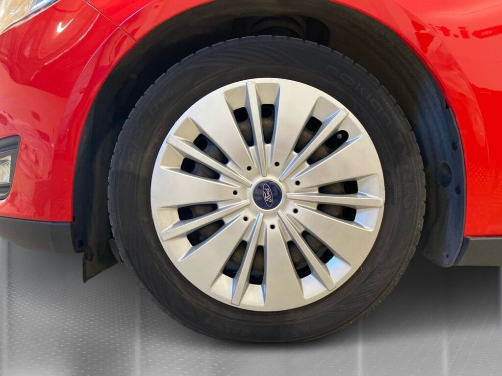 Ford Focus 2015 Punainen
