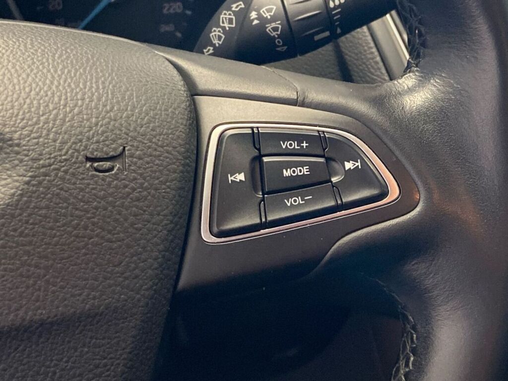 Ford Focus 2015 Punainen
