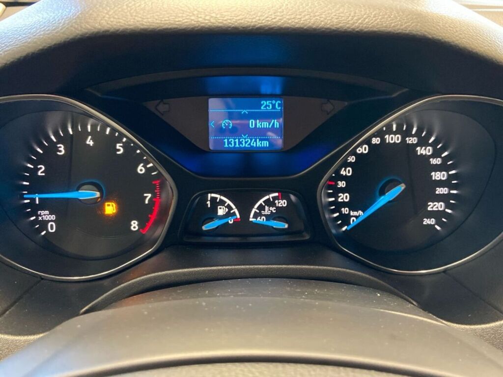 Ford Focus 2015 Punainen