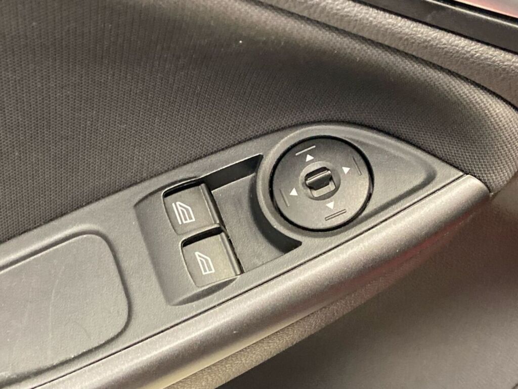 Ford Focus 2015 Punainen