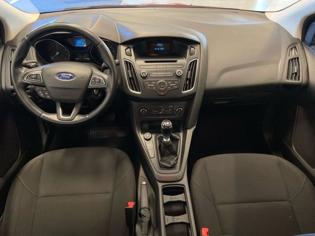 Ford Focus 2015 Punainen