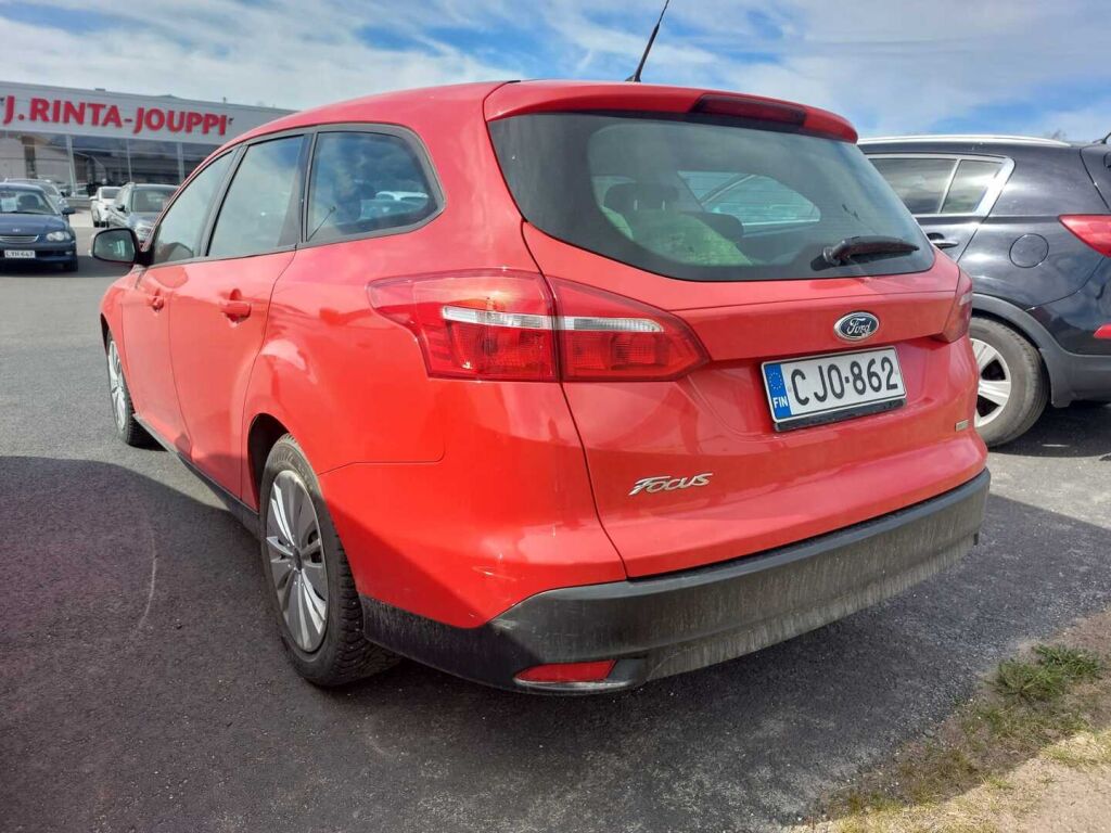 Ford Focus 2015 Punainen