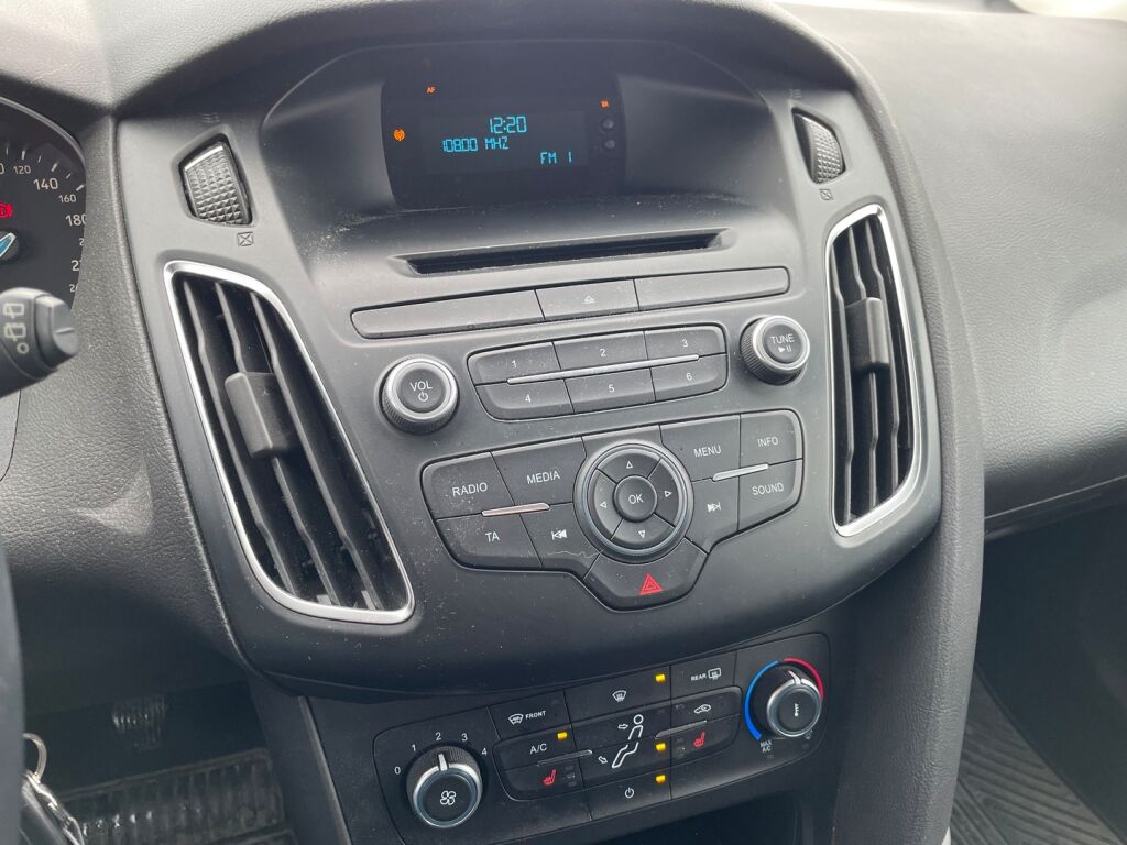 Ford Focus 2015 Valkoinen