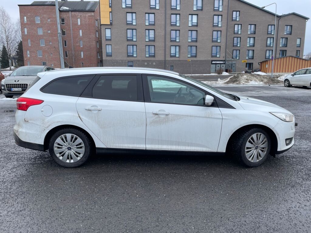 Ford Focus 2015 Valkoinen