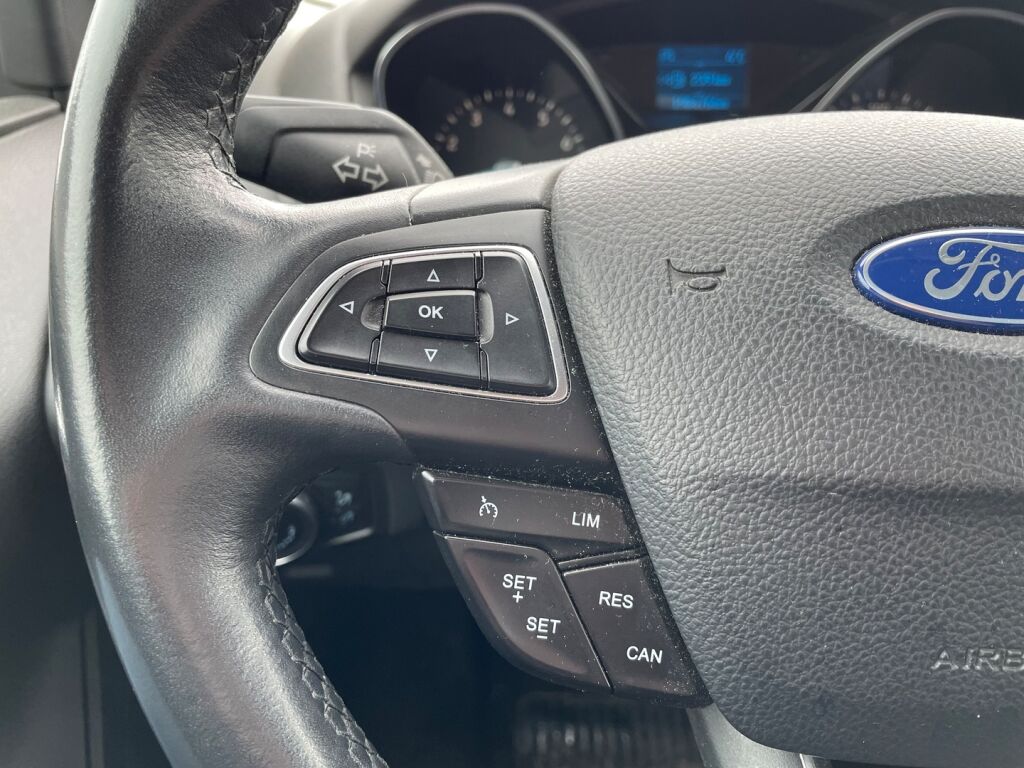 Ford Focus 2015 Valkoinen
