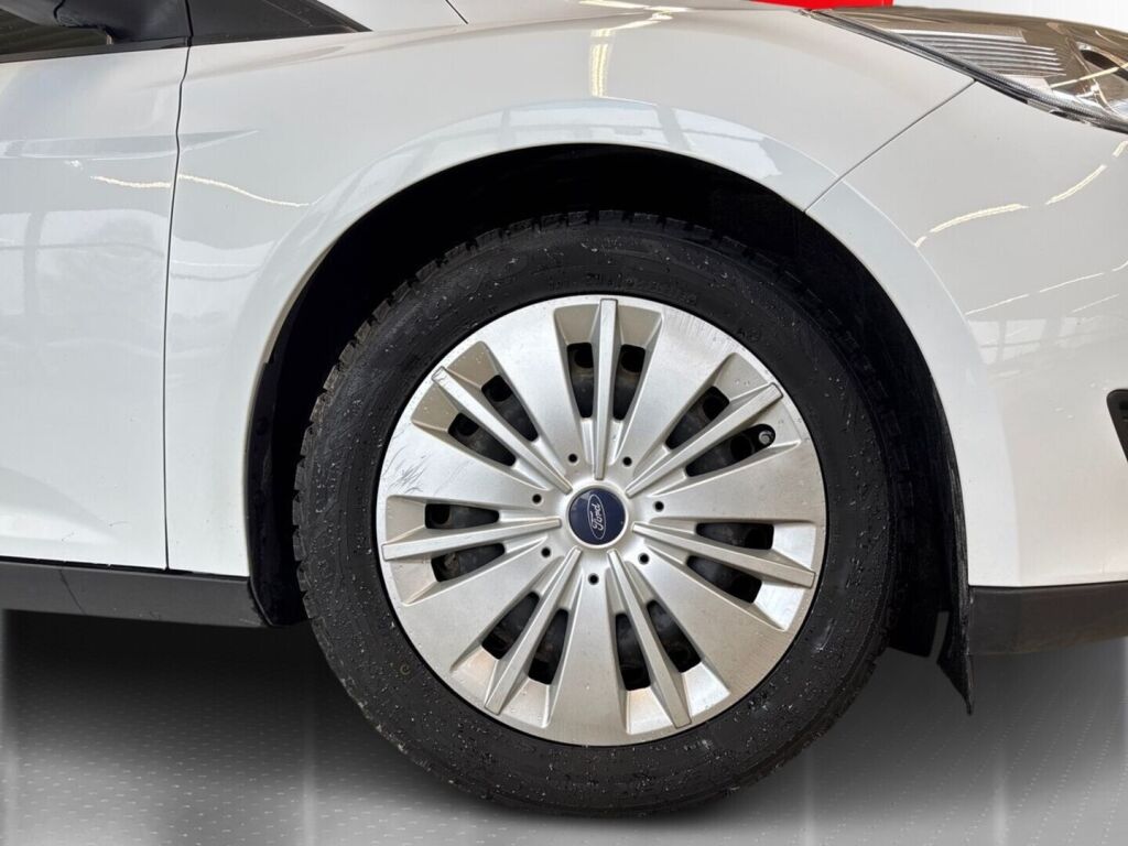 Ford Focus 2015 Valkoinen