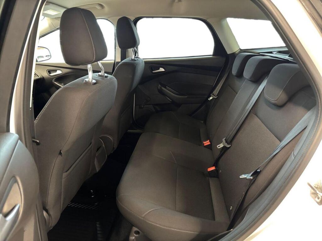 Ford Focus 2015 Valkoinen