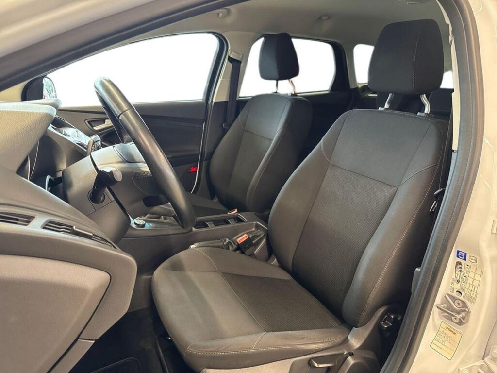 Ford Focus 2015 Valkoinen