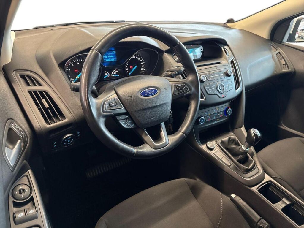 Ford Focus 2015 Valkoinen