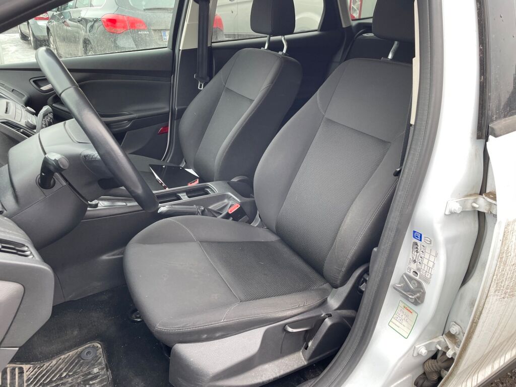 Ford Focus 2015 Valkoinen