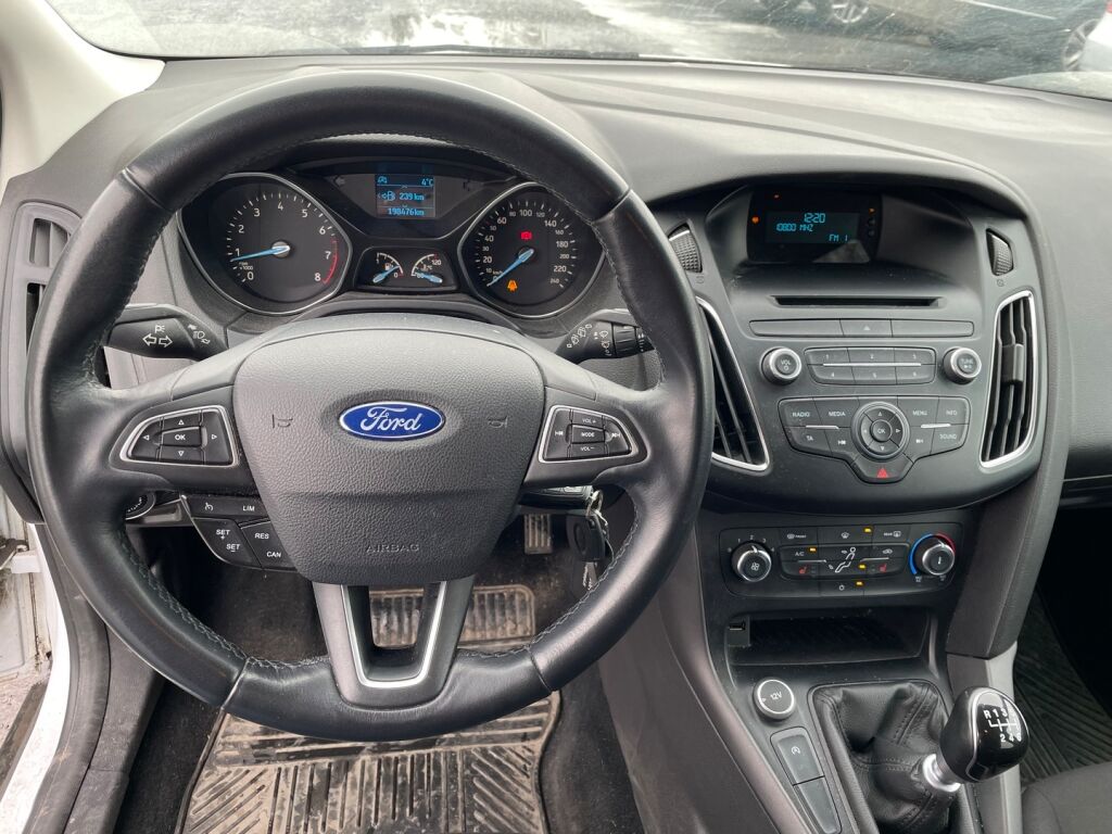 Ford Focus 2015 Valkoinen