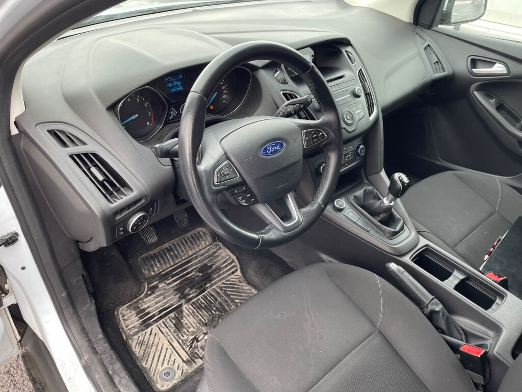 Ford Focus 2015 Valkoinen
