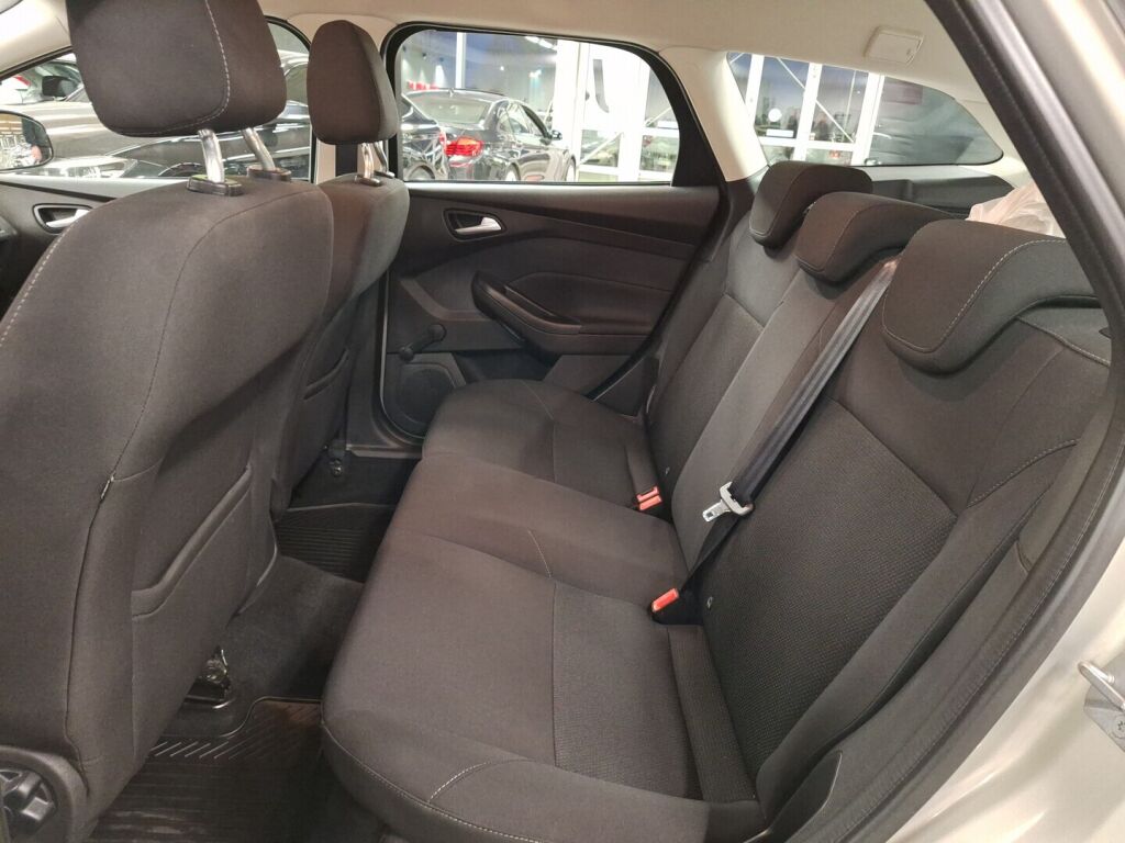 Ford Focus 2015 Harmaa
