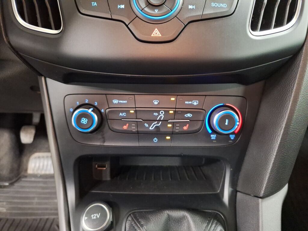 Ford Focus 2015 Harmaa