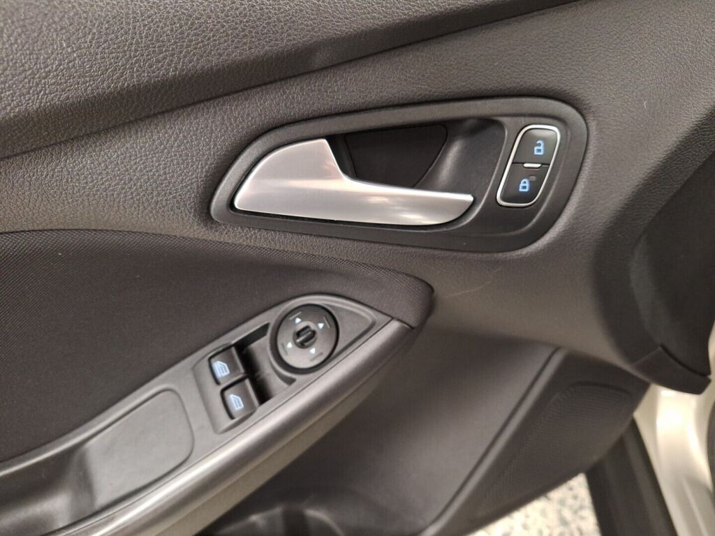 Ford Focus 2015 Harmaa