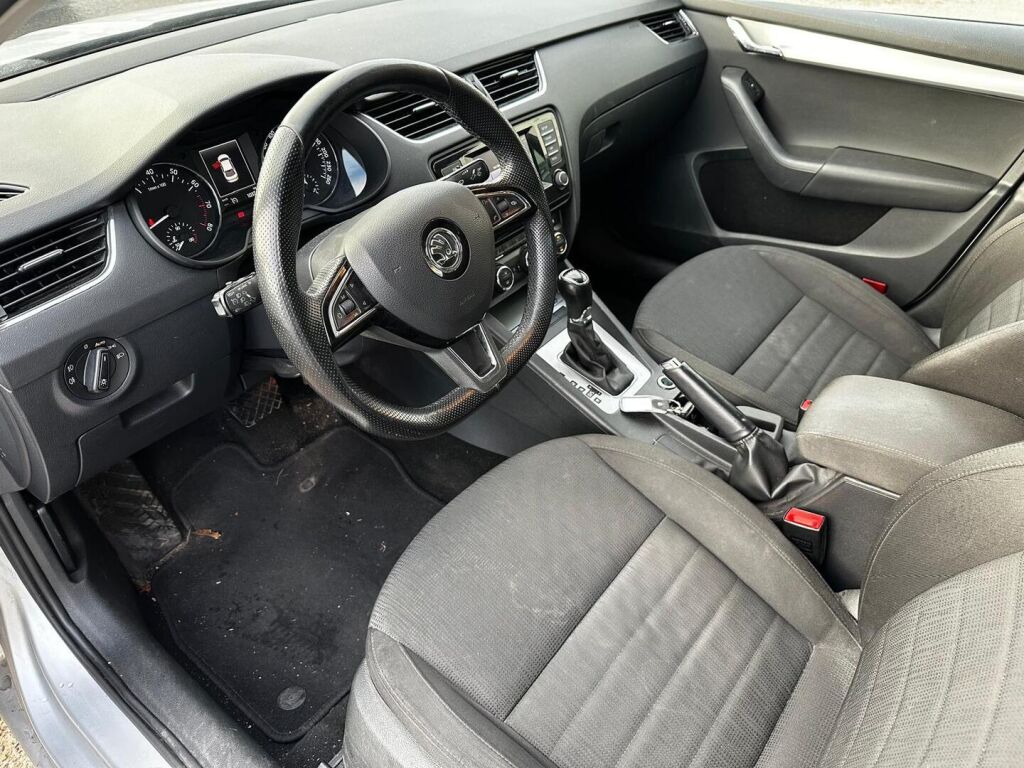 Skoda Octavia 2015 Hopea