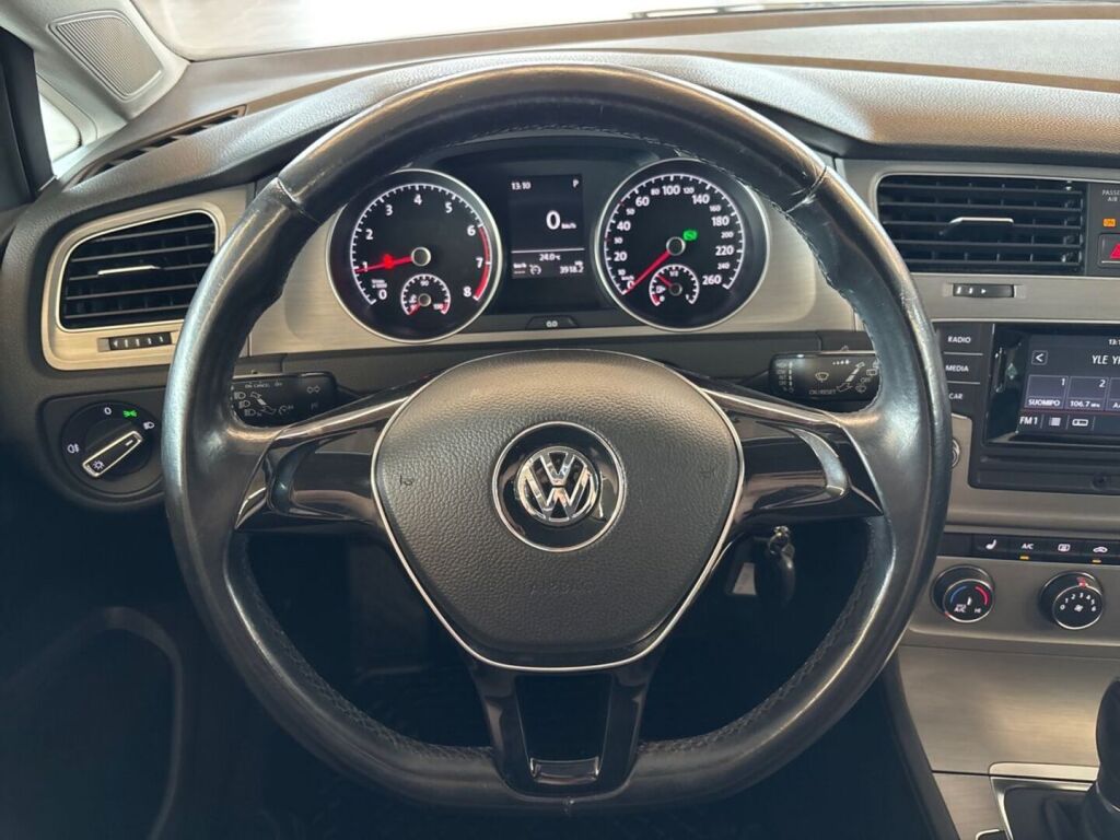 Volkswagen Golf 2015 Musta