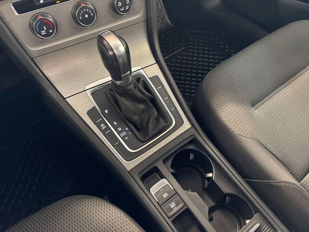 Volkswagen Golf 2015 Musta
