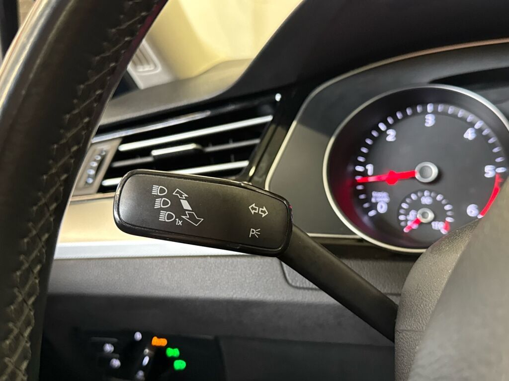 Volkswagen Passat 2015 Sininen