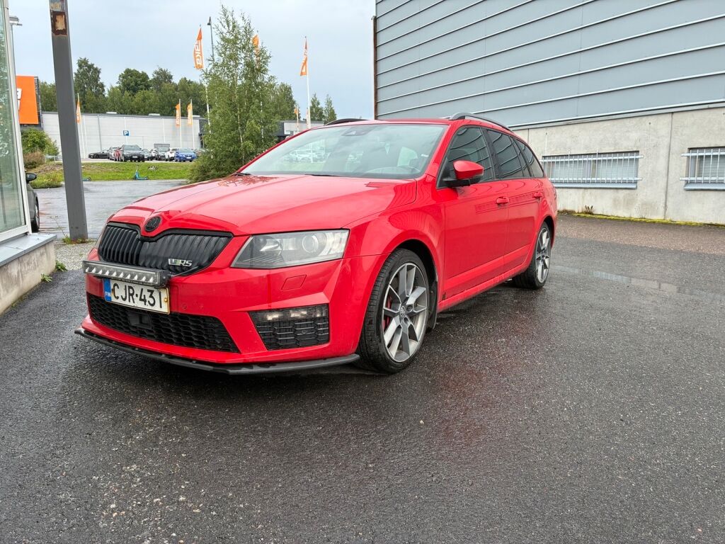 Skoda Octavia 2015 Punainen