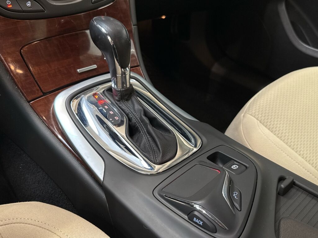 Opel Insignia 2015 Ruskea (beige)