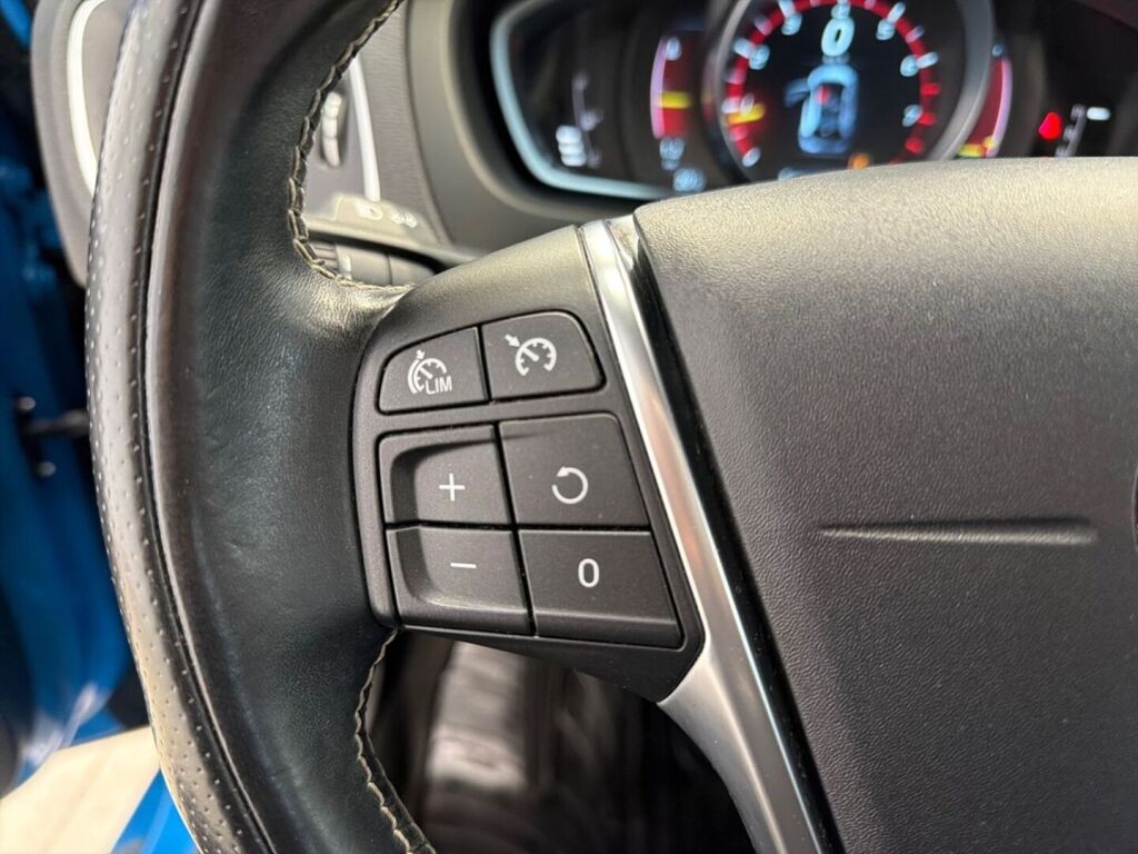 Volvo V40 2015 Sininen