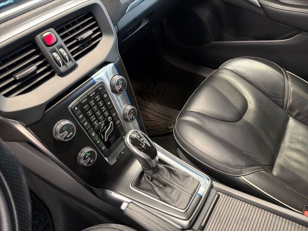 Volvo V40 2015 Sininen