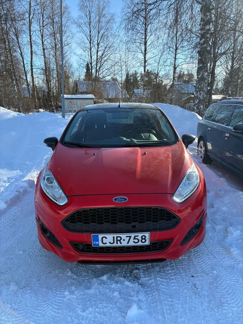 Ford Fiesta 2015 Punainen