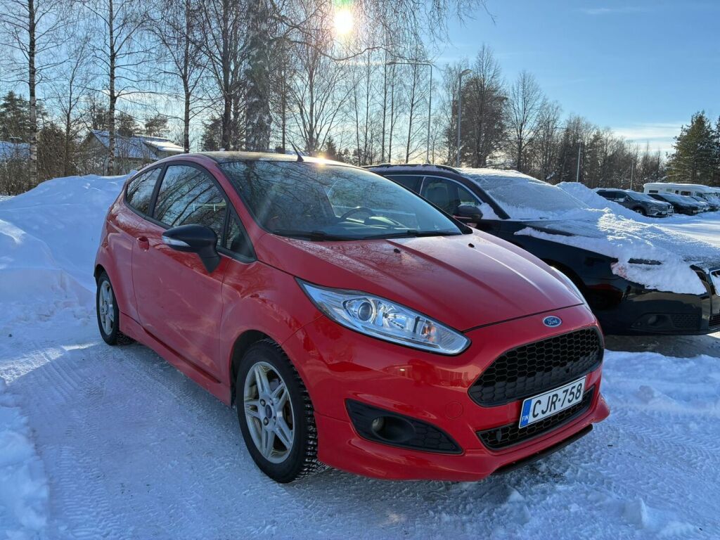 Ford Fiesta 2015 Punainen