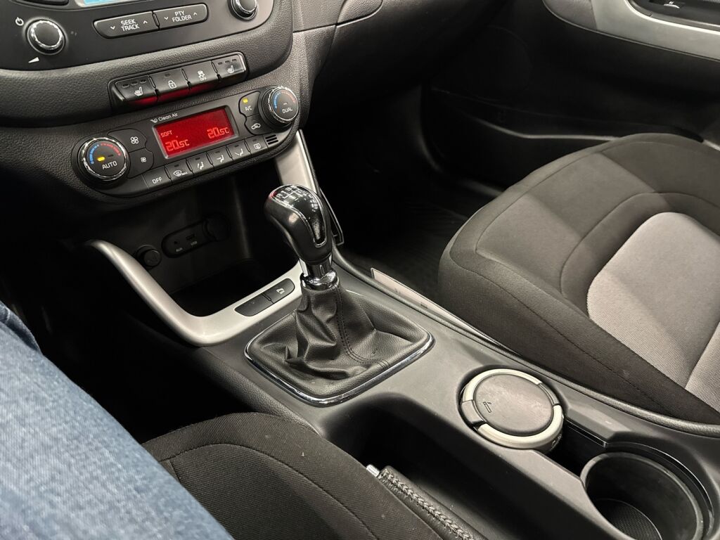 Kia Ceed 2014 Ruskea (beige)