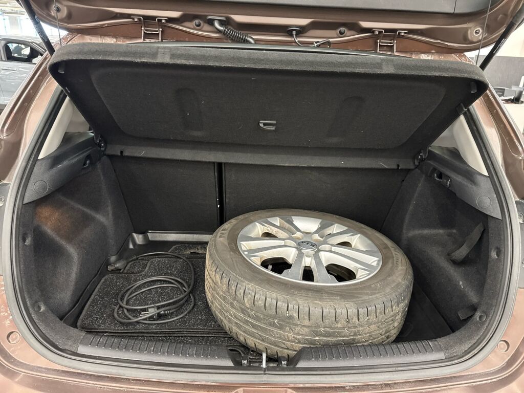 Kia Ceed 2014 Ruskea (beige)