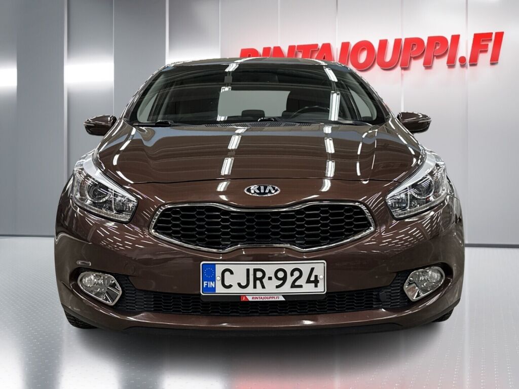 Kia Ceed 2014 Ruskea (beige)
