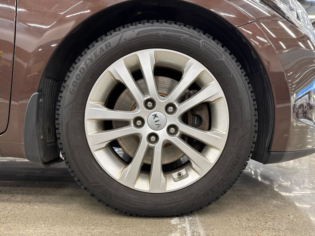 Kia Ceed 2014 Ruskea (beige)